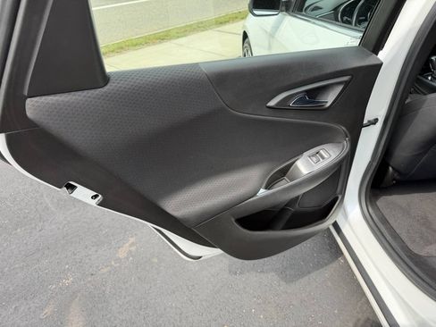 Used 2017 Chevrolet Malibu LT FWD image 14