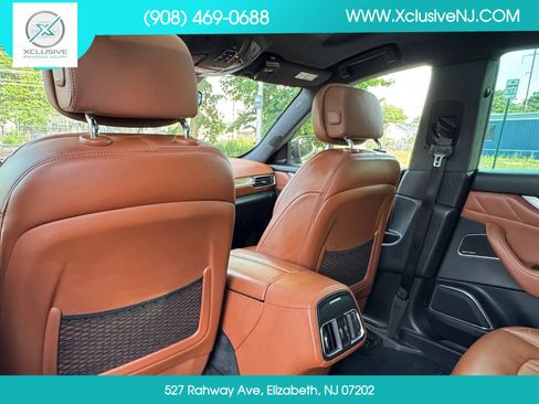 Used 2019 Maserati Levante GranLusso AWD/4WD image 25