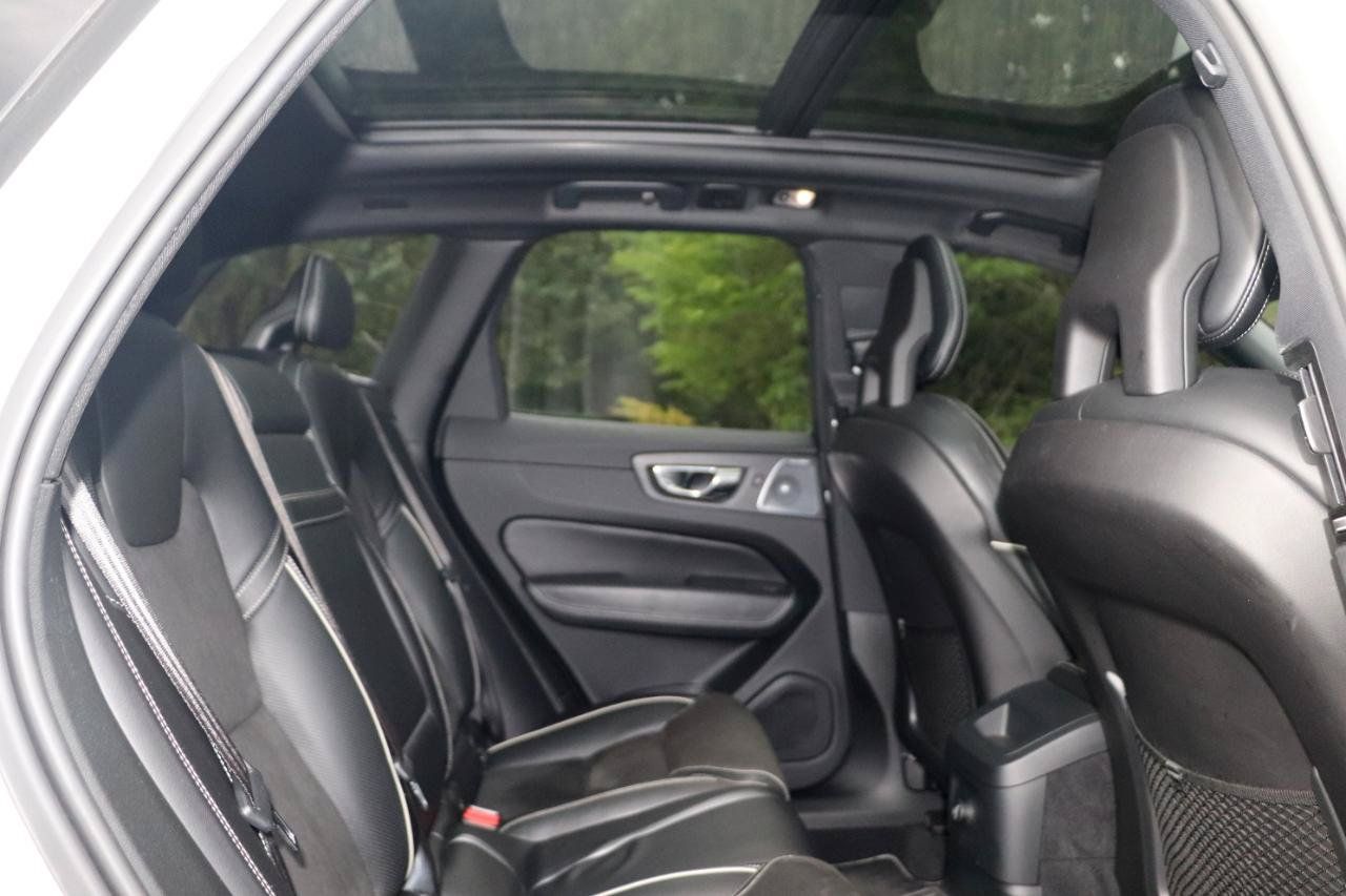 Used 2018 Volvo XC60 T8 R-Design w/ Convenience Package AWD/4WD image 33