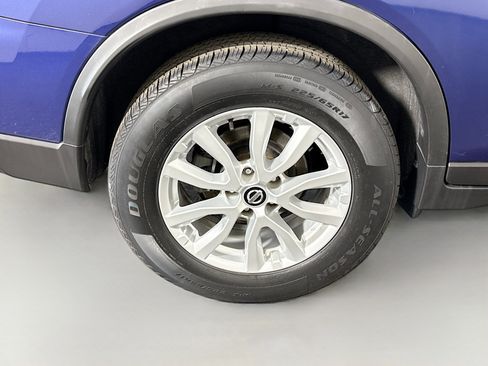 Used 2018 Nissan Rogue SV image 33