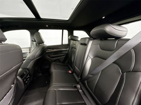 Used 2025 Jeep Grand Cherokee Limited w/ Black Appearance Package RWD image 29
