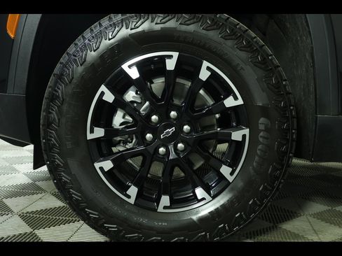 Used 2025 Chevrolet Traverse Z71 w/ Driver Confidence Package image 7