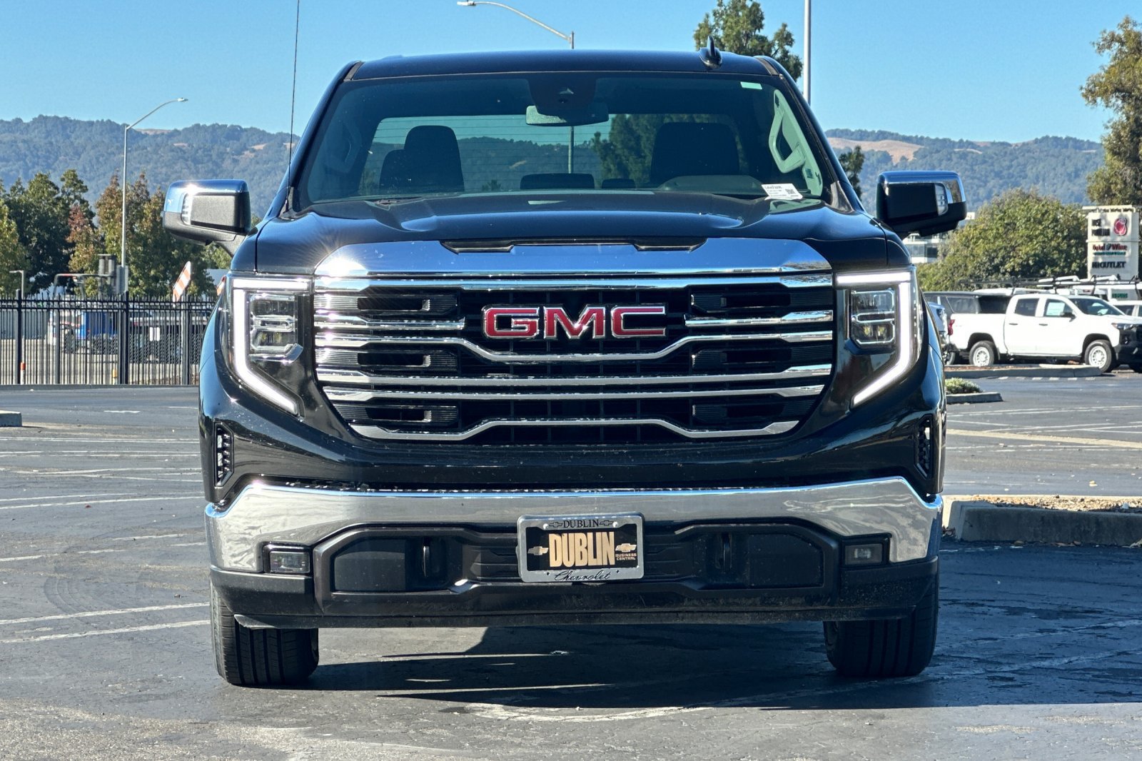 Used 2025 GMC Sierra 1500 SLT AWD/4WD image 9