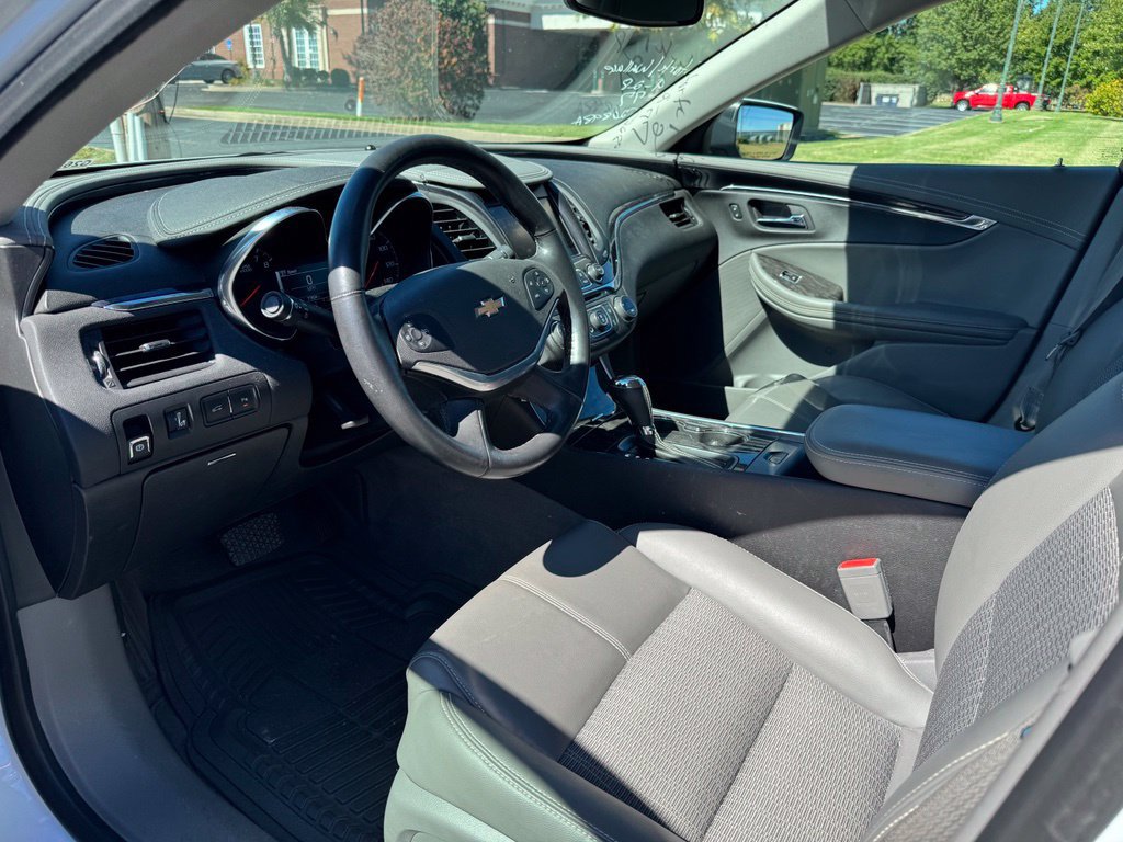 Used 2015 Chevrolet Impala LT w/ Convenience Package FWD image 13
