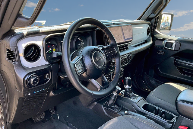 Used 2024 Jeep Wrangler Unlimited AWD/4WD image 16