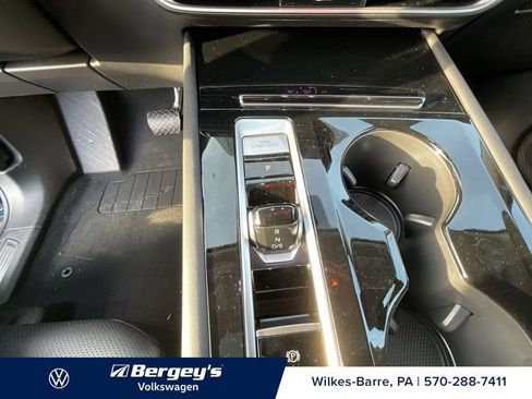 Certified 2025 Volkswagen Atlas SE AWD/4WD image 14