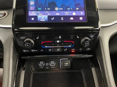 Used 2023 Jeep Grand Cherokee Altitude AWD/4WD image 33