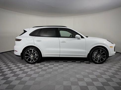 Used 2022 Porsche Cayenne Turbo image 10