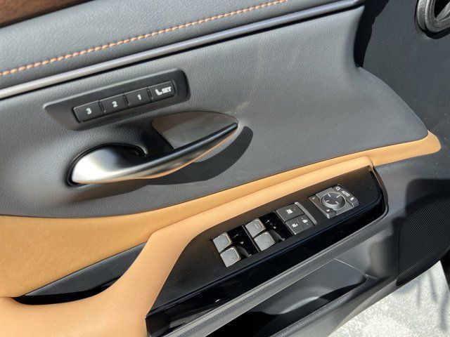 Used 2024 Lexus ES 350 w/ Premium Package FWD image 13