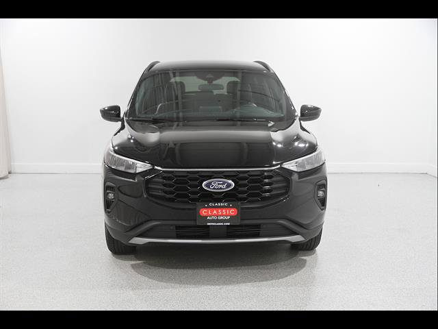Used 2025 Ford Escape ST-Line Select AWD/4WD image 2