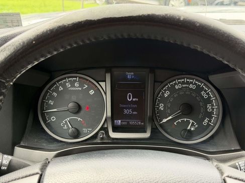 Used 2017 Toyota Tacoma TRD Off-Road w/ Tow Package AWD/4WD image 11
