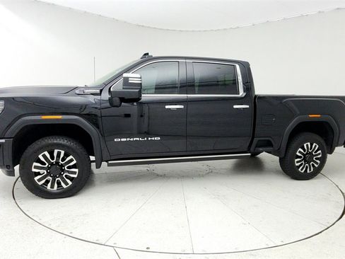 Used 2025 GMC Sierra 2500 Denali Ultimate image 2