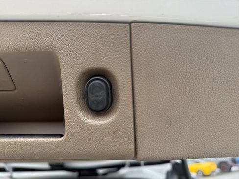 Used 2016 GMC Yukon SLT image 37