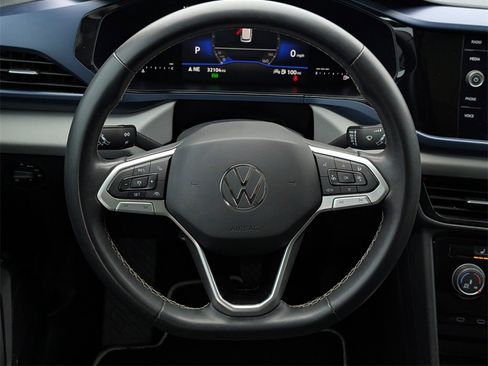 Used 2023 Volkswagen Taos SE w/ Panoramic Sunroof Package image 15
