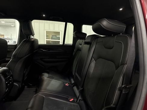 Used 2025 Jeep Grand Cherokee Altitude AWD/4WD image 25