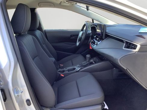 Used 2025 Toyota Corolla LE FWD image 27