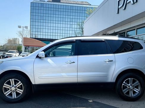 Used 2017 Chevrolet Traverse LT AWD/4WD image 4