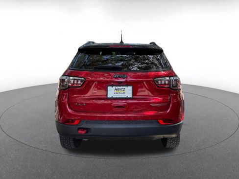 Used 2025 Jeep Compass Trailhawk AWD/4WD image 5