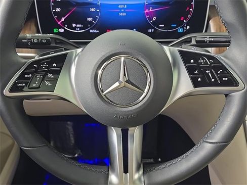 Used 2025 Mercedes-Benz GLC 300 4MATIC image 25