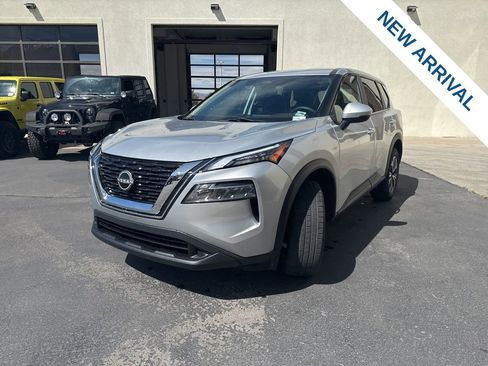 Used 2022 Nissan Rogue SV AWD/4WD image 3