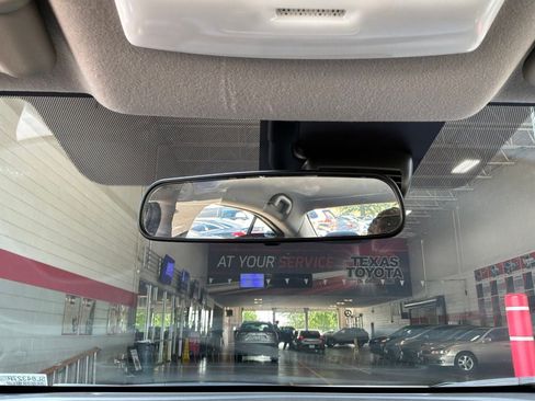 Used 2025 Nissan Versa SV FWD image 17