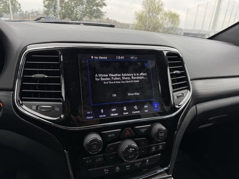 Used 2019 Jeep Grand Cherokee Altitude image 16