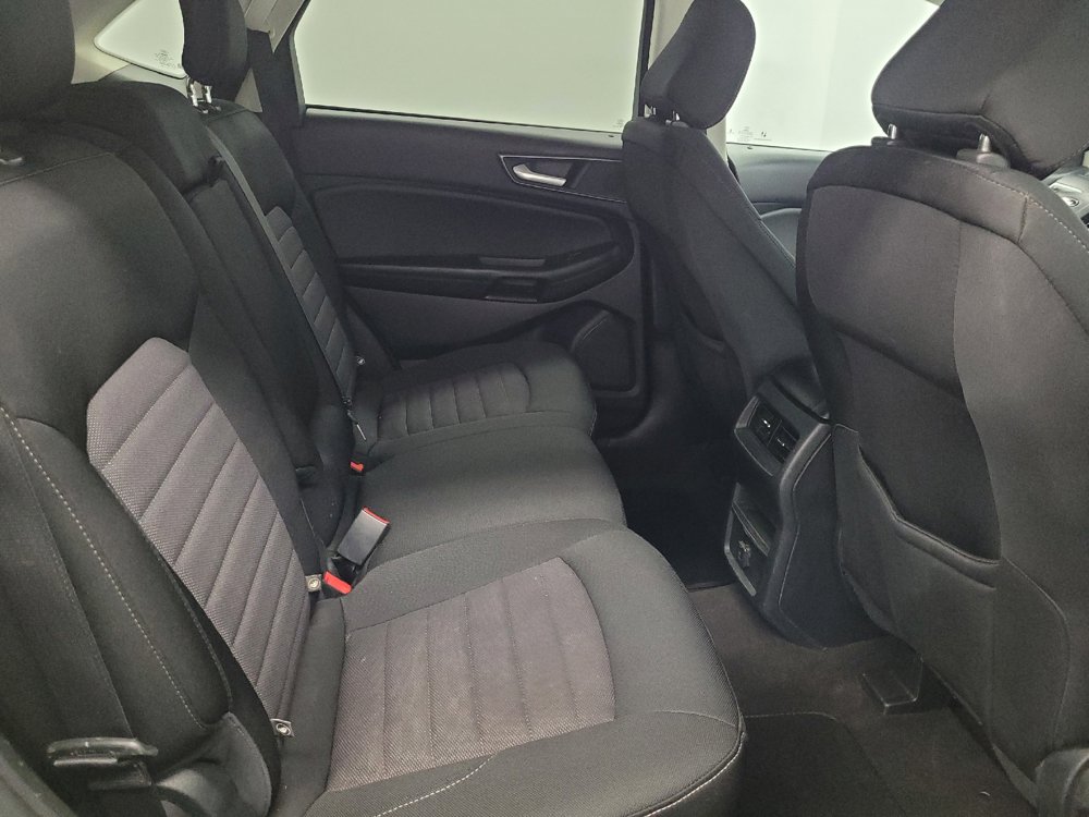 Used 2020 Ford Edge SE FWD image 19