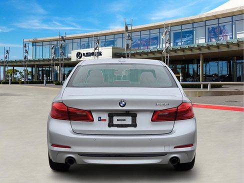 Used 2020 BMW 530i w/ Convenience Package image 4