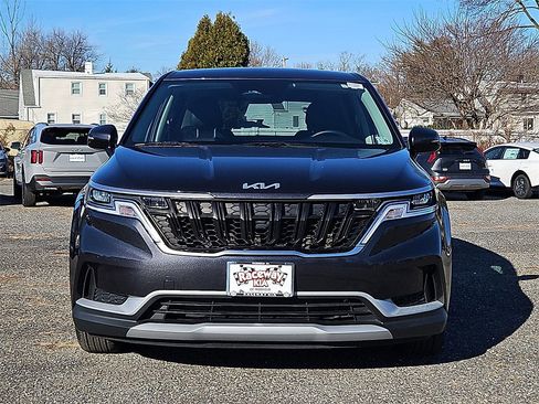 Certified 2023 Kia Carnival LX image 2