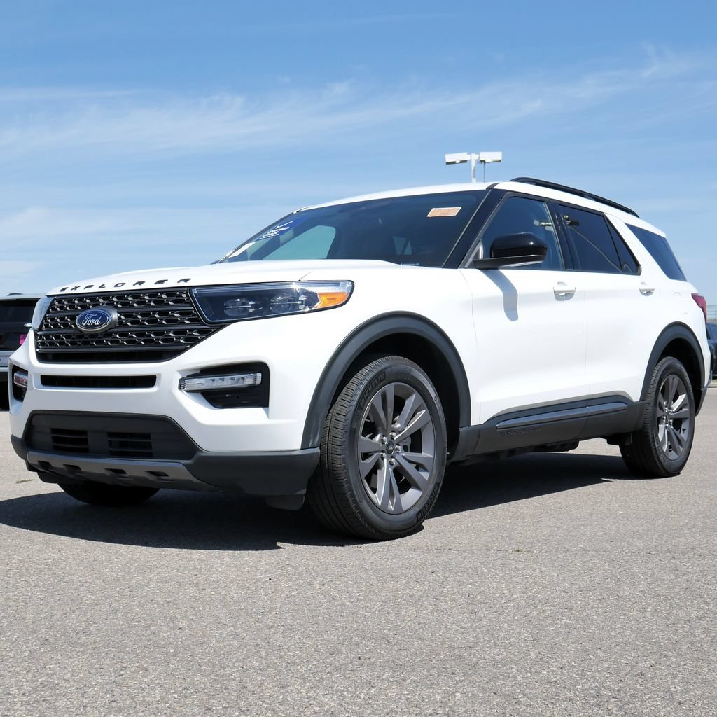 Used 2024 Ford Explorer XLT w/ Equipment Group 202A AWD/4WD image 15