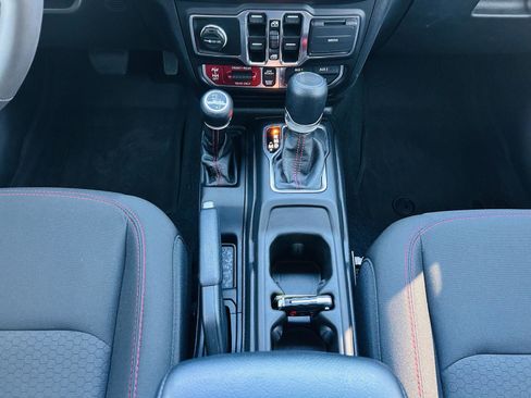 Used 2023 Jeep Wrangler Unlimited Rubicon w/ Cold Weather Group image 19