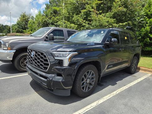 Used 2023 Toyota Sequoia Platinum AWD/4WD image 3