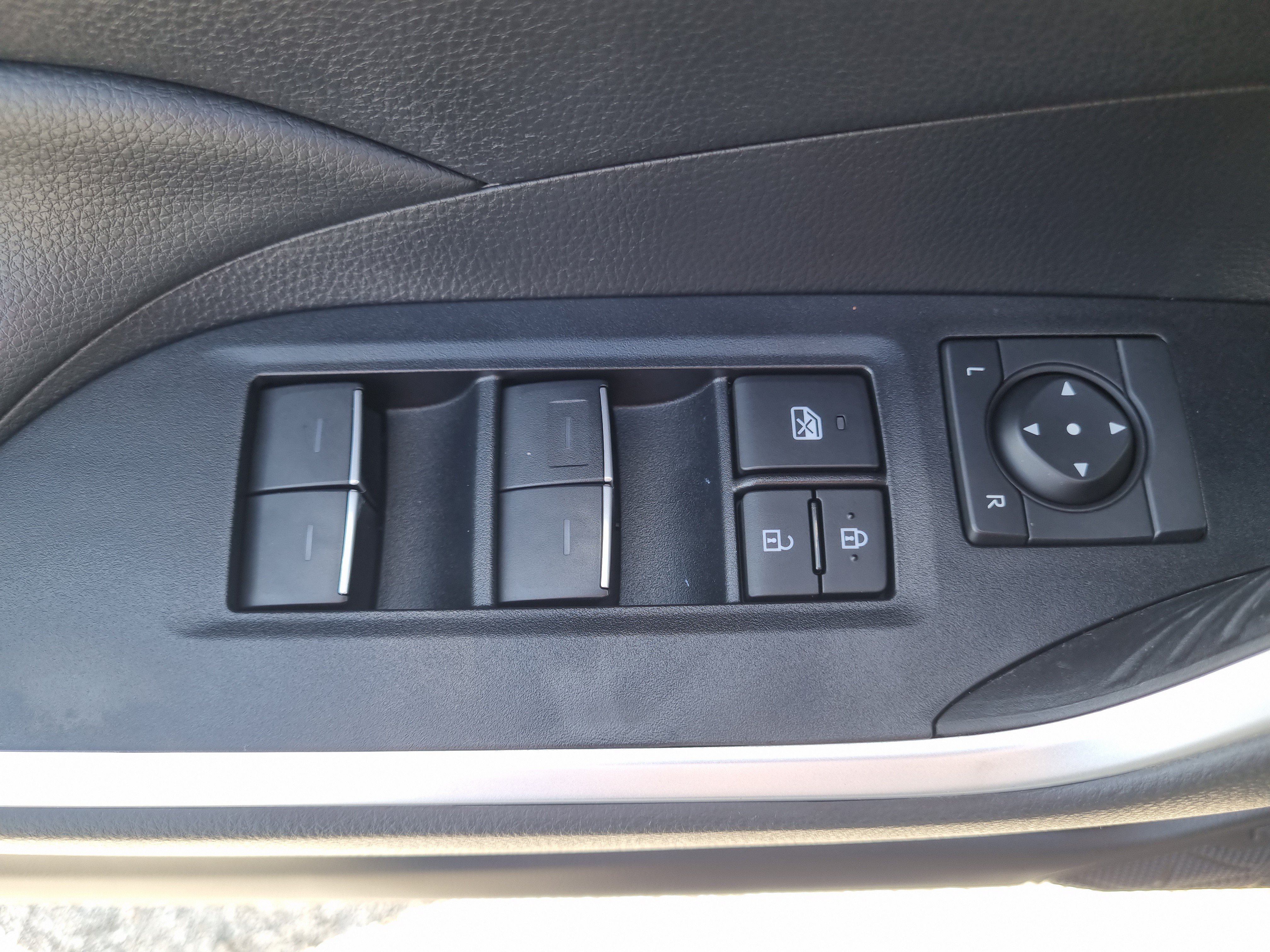 Used 2023 Toyota RAV4 XLE Premium FWD image 26