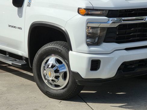 Used 2024 Chevrolet Silverado 3500 LT image 5
