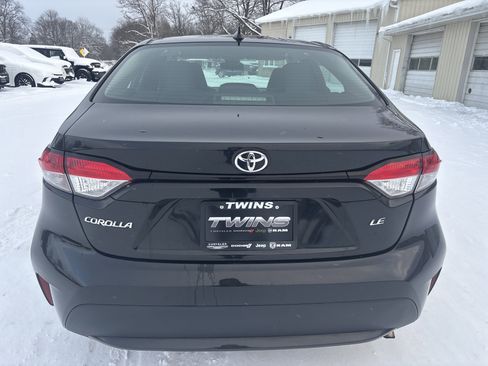 Used 2021 Toyota Corolla LE image 4