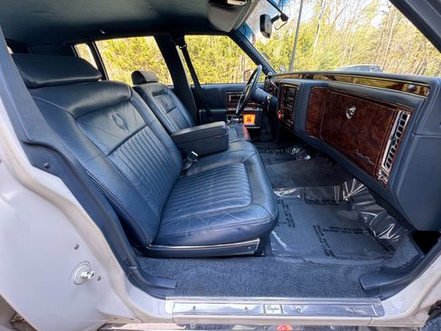 Used 1991 Cadillac Brougham image 51