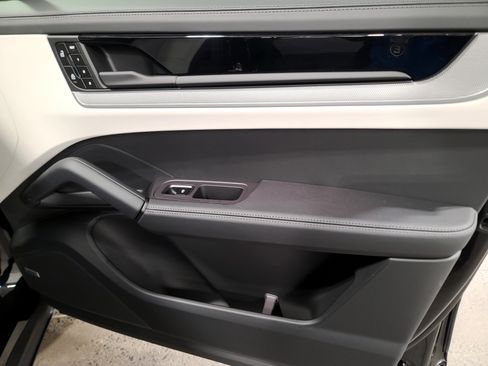 New 2026 Porsche Cayenne image 28