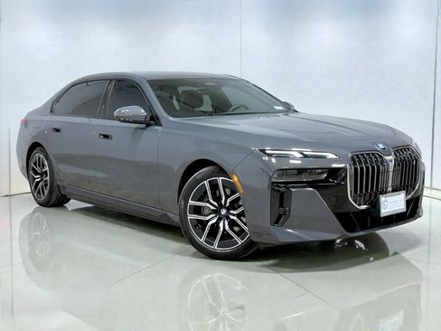 Used 2024 BMW i7 xDrive60 image 9