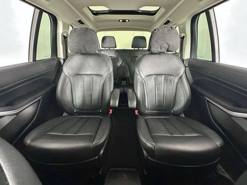 Used 2021 BMW X7 xDrive40i w/ Premium Package AWD/4WD image 4