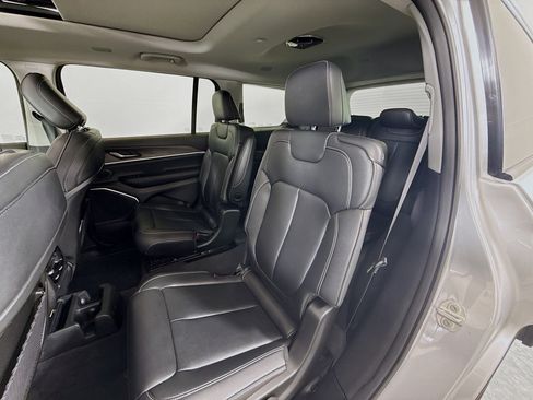Used 2023 Jeep Grand Cherokee L Limited image 24