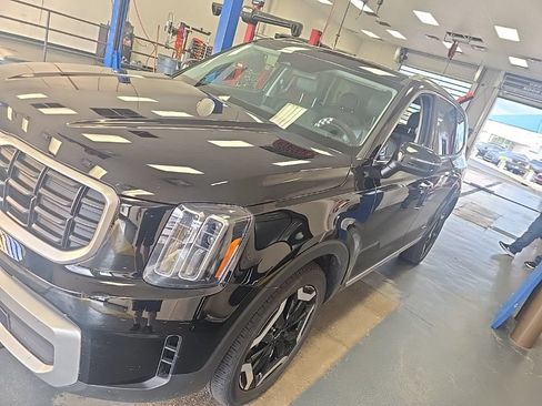 Used 2024 Kia Telluride S w/ S Sunroof Package FWD image 2