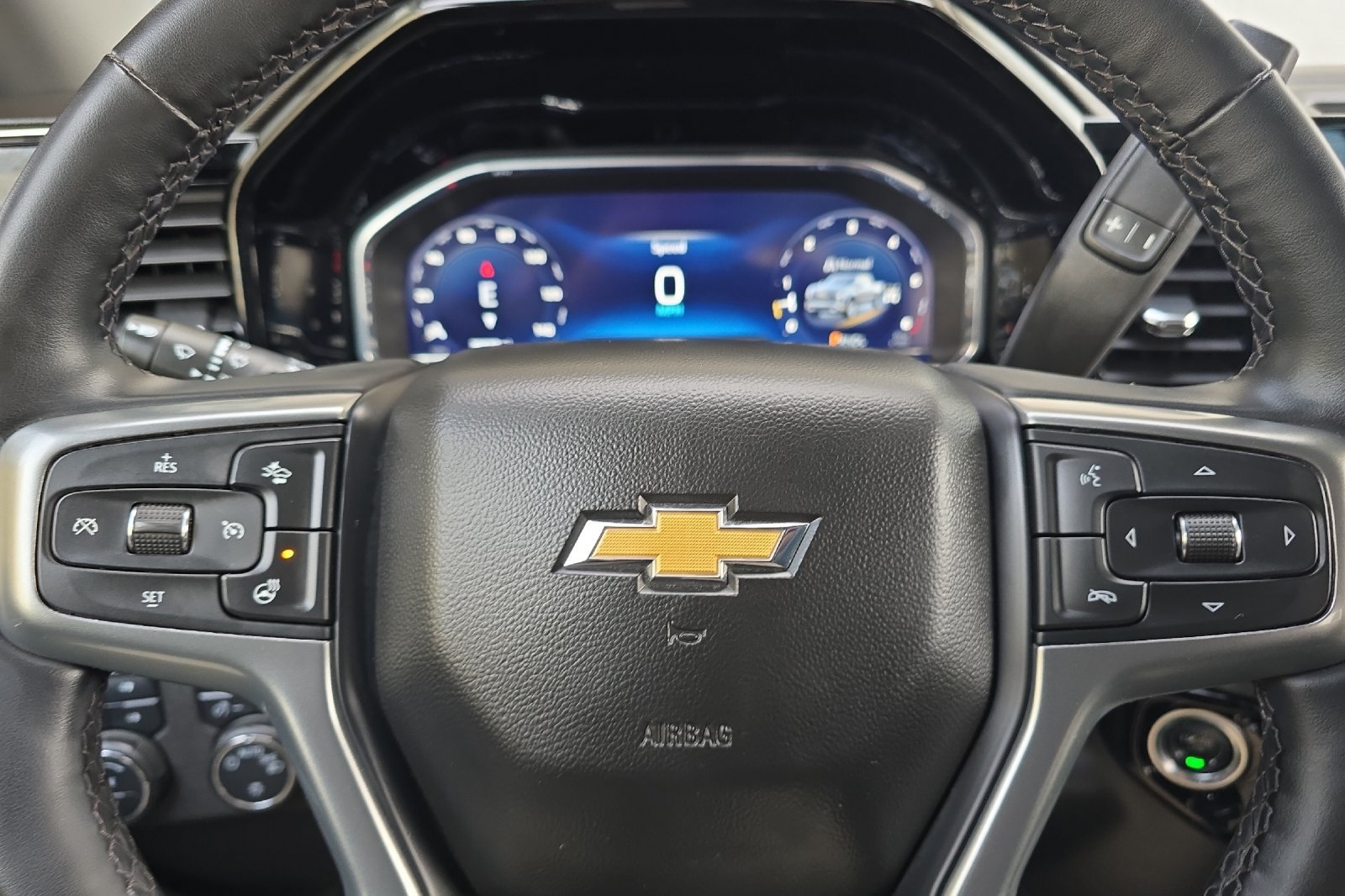 Used 2024 Chevrolet Silverado 1500 LT w/ Z71 Off-Road Package AWD/4WD image 20