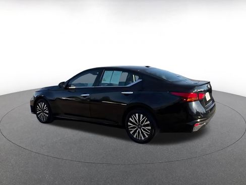 Used 2025 Nissan Altima 2.5 SV FWD image 9