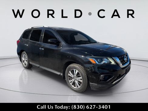 Used 2017 Nissan Pathfinder SV FWD image 1