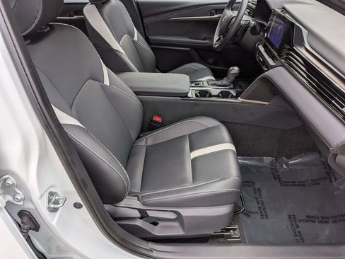 Used 2026 Toyota Camry SE FWD image 30