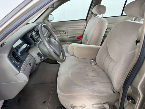 Used 1999 Ford Crown Victoria RWD image 11