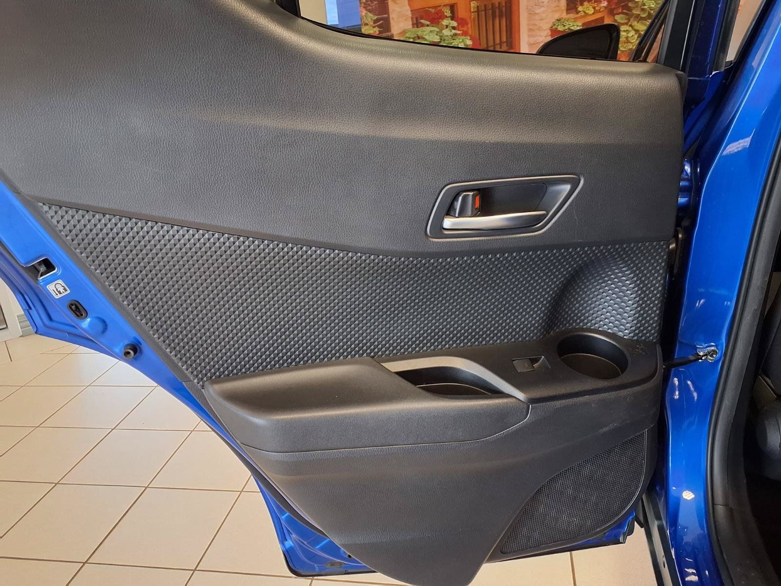 Used 2020 Toyota C-HR XLE FWD image 14