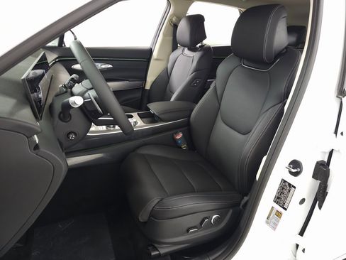 Used 2026 Genesis GV70 2.5T Select image 12