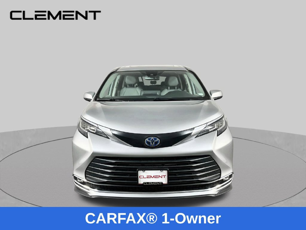 Used 2023 Toyota Sienna XLE AWD/4WD image 2