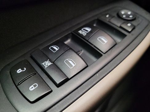 Used 2017 Jeep Cherokee Sport image 27